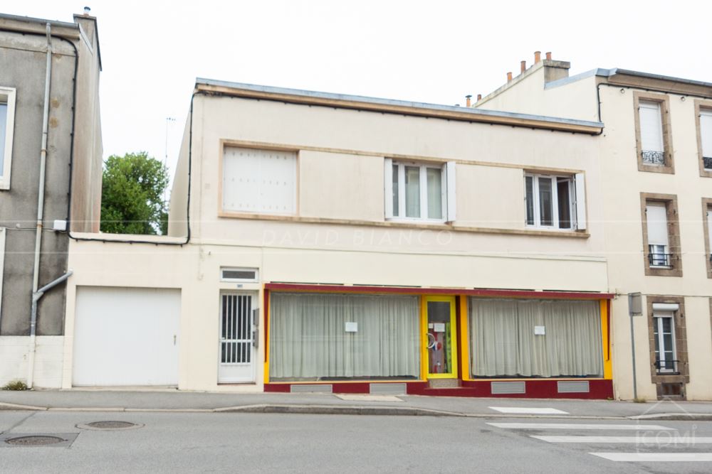IMMEUBLE AVEC UN LOCAL COMMERCIAL DE 115M² ET UN T3 LOUE DE 65M²