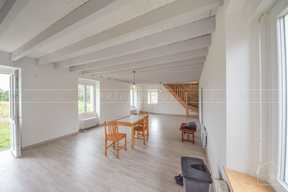 MAISON DES ANNEES 30 ENTIEREMENT RENOVEE - DEPENDANCES 50M² - TERRAIN 3000M2 - CALME