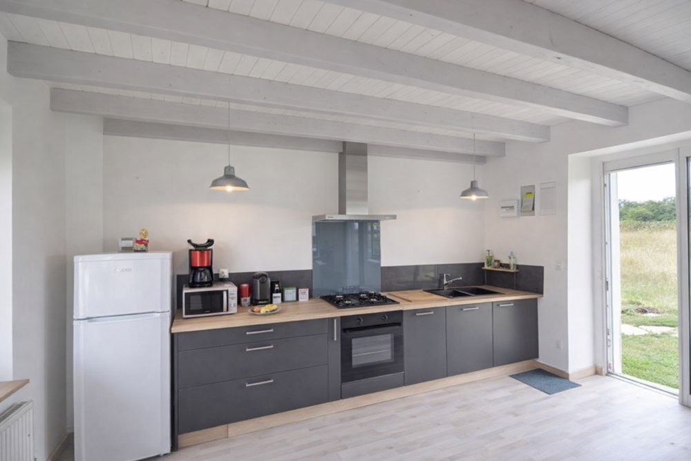 MAISON DES ANNEES 30 ENTIEREMENT RENOVEE - DEPENDANCES 50M² - TERRAIN 3000M2 - CALME photo 3