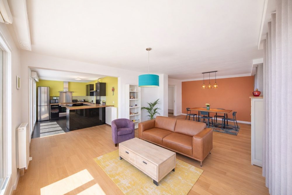 APPARTEMENT D EXCEPTION - PROCHE CENTRE VILLE - VUE RADE - 2ND ET DERNIER ETAGE - BALCON - PARKING - RARE photo 3