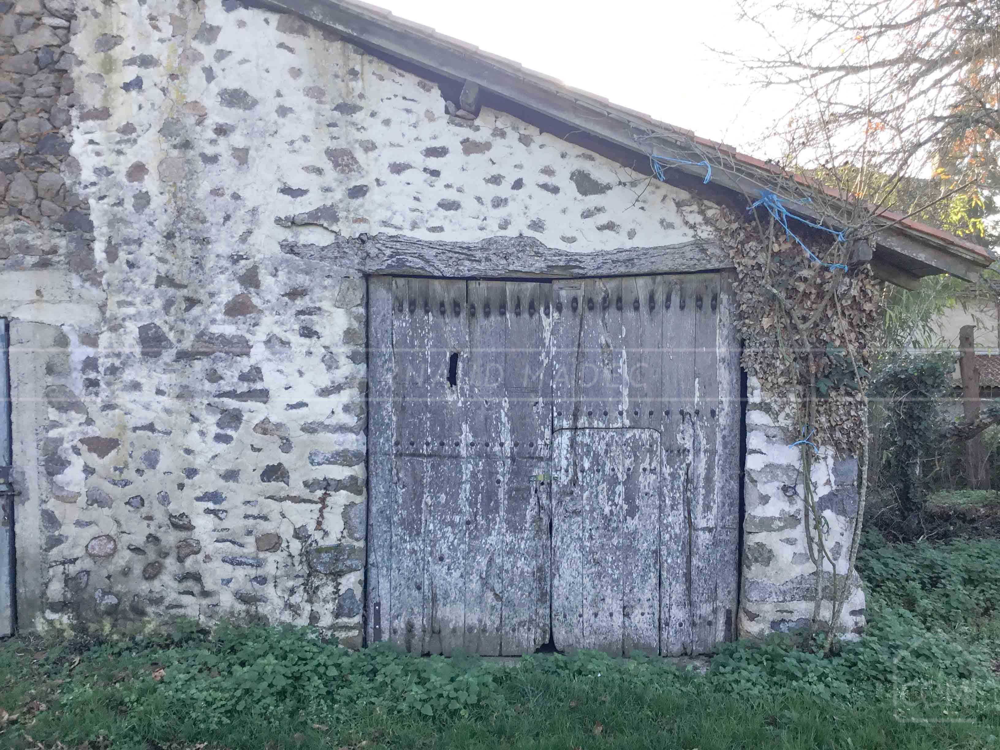 ROUMAZIERES-LOUBERT - GARAGE - 162 M2 - 1 PIECE