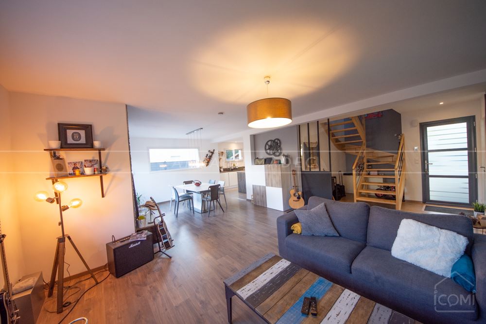 MAISON T5 AVEC 3 CH - EXTENSION POSSIBLE - TERRAIN 700M² - RARE