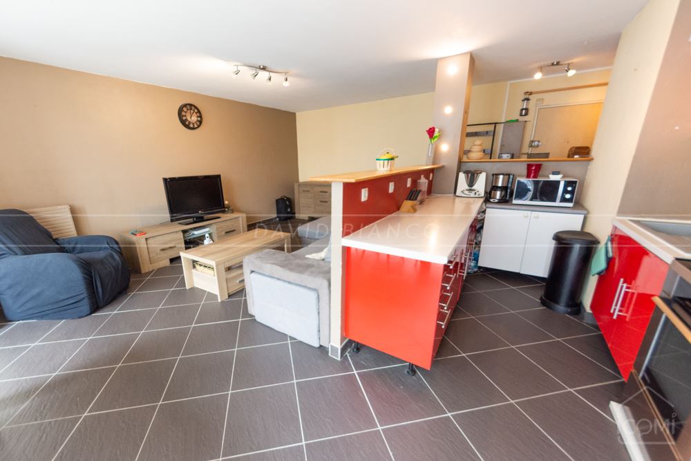 APPARTEMENT T4 85M² AVEC CAVE ET PARKING PRIVE COUVERT photo 3