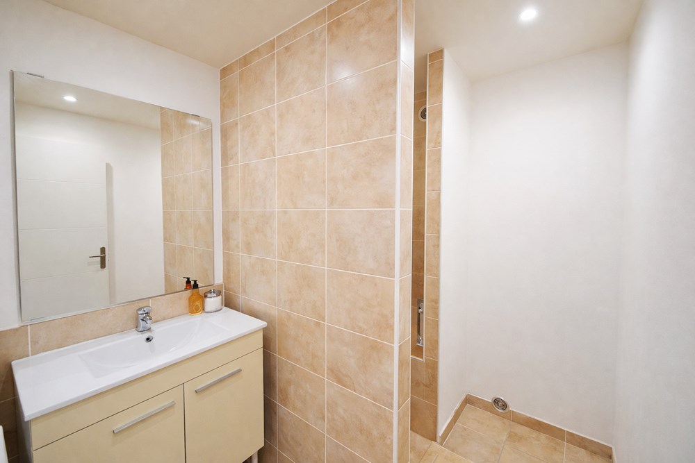 APPARTEMENT 77M² - 2EME ETAGE - SAINT LUC - DALLE BETON - JOLIE VUE - photo 5