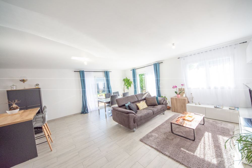 MAISON CONTEMPORAINE DE 2019 - TERRAIN DE 480M² - PLAIN PIED - RARE - 1ER MAIN photo 2