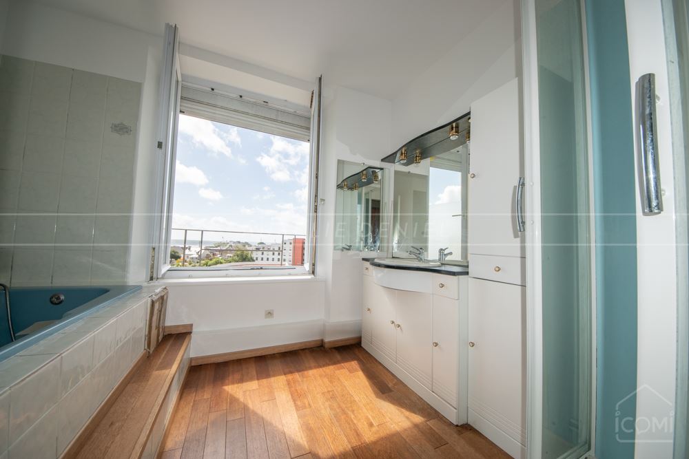 APPARTEMENT 70M2 -2 CHAMBRES- LUMINEUX - SEUL AU 4EME ET DERNIER ETAGE - VUE MER/DEGAGEE - SYNDIC BENEVOLE