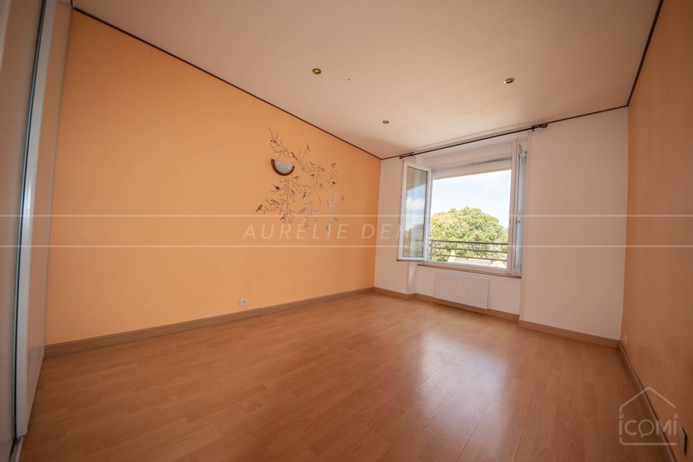 APPARTEMENT 70M2 -2 CHAMBRES- LUMINEUX - SEUL AU 4EME ET DERNIER ETAGE - VUE MER/DEGAGEE - SYNDIC BENEVOLE photo 2
