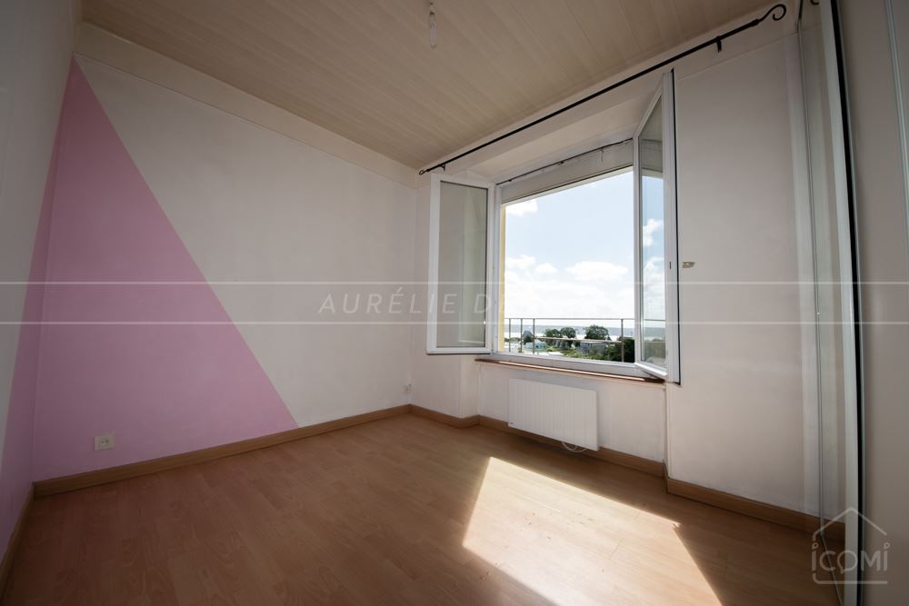 APPARTEMENT 70M2 -2 CHAMBRES- LUMINEUX - SEUL AU 4EME ET DERNIER ETAGE - VUE MER/DEGAGEE - SYNDIC BENEVOLE photo 3