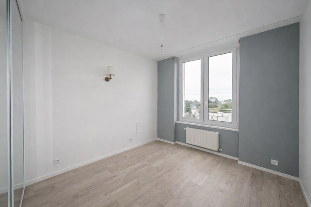 APPARTEMENT 70M² ENTIEREMENT RENOVE -2 CHAMBRES- LUMINEUX - SEUL AU 3EME ETAGE - VUE MER photo 3