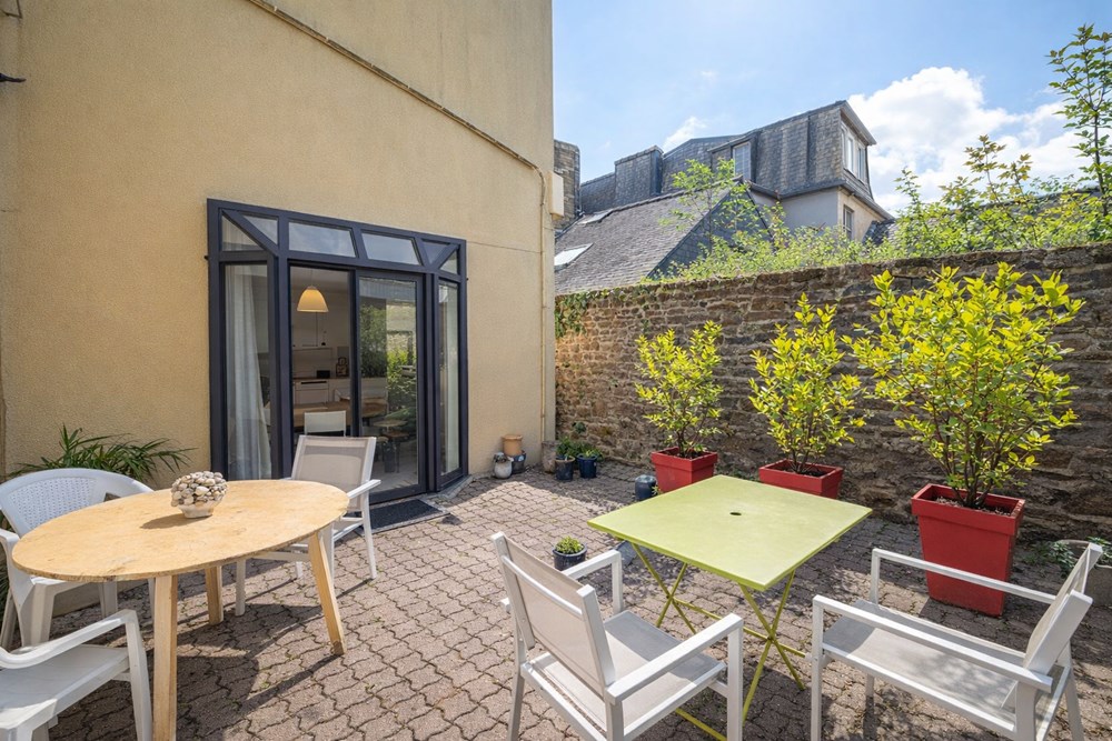 MAISON/TRIPLEX - 3 CHAMBRES - ESPACE VIE EN REZ DE JARDIN - CALME - HYPER CENTRE VILLE - RARE
