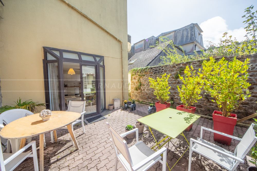 MAISON/TRIPLEX - 3 CHAMBRES - ESPACE VIE EN REZ DE JARDIN - CALME - HYPER CENTRE VILLE - RARE