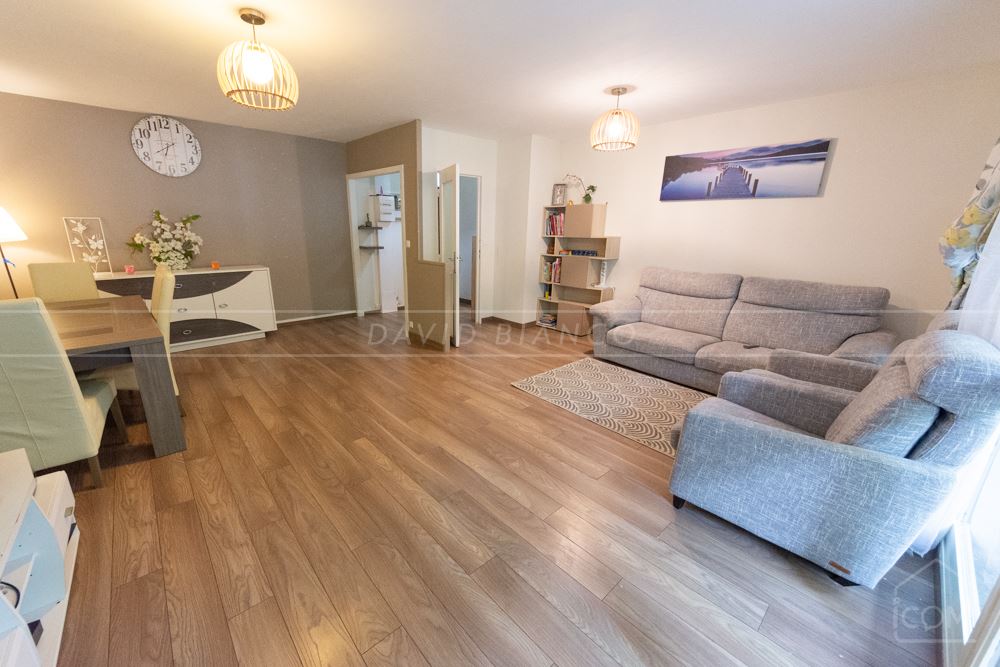 APPARTEMENT T5 100M² AVEC ASCENSEUR, BALCON, PARKING PRIVE ET CAVE