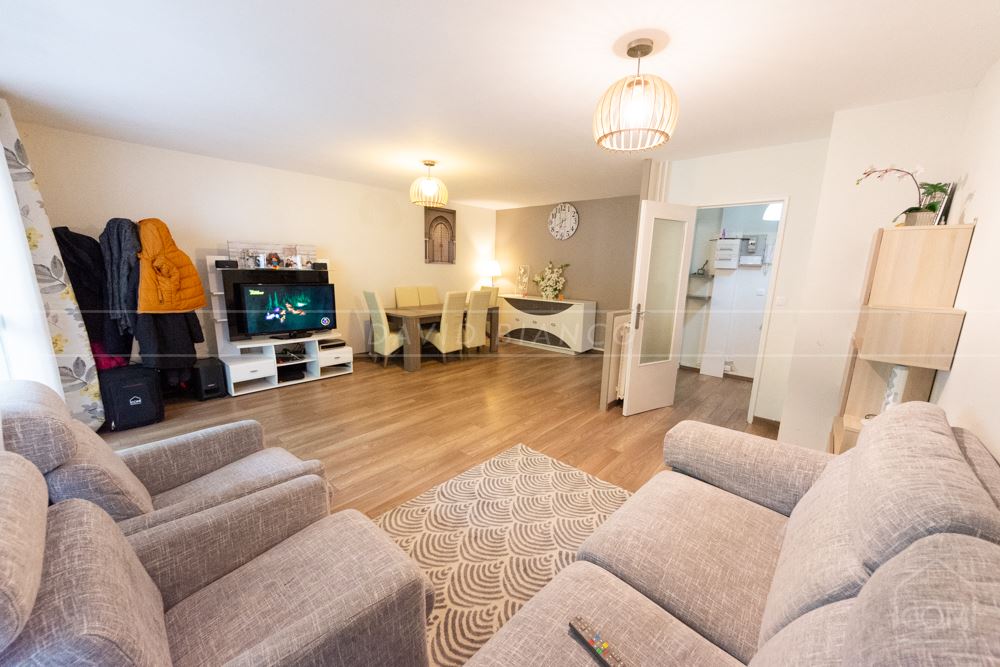 APPARTEMENT T5 100M² AVEC ASCENSEUR, BALCON, PARKING PRIVE ET CAVE photo 3