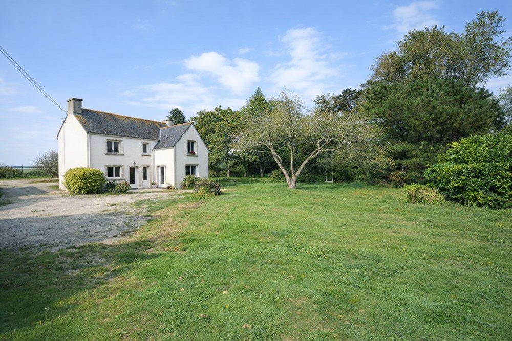 MAISON 1 : 127 M² ET MAISON 2 : 160 M² A RENOVER - HANGARS - ATELIER -