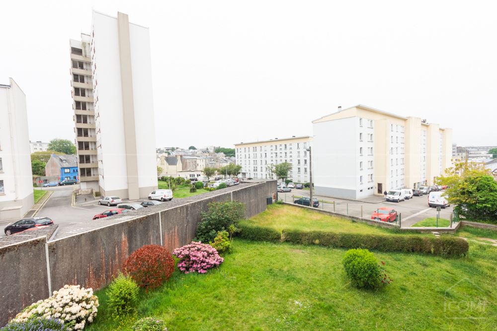APPARTEMENT DE 1967 T4 DE 61M² AU 2EME ETAGE SUR 4 SUR DALLE BETON AVEC CAVE ET CHAUFFAGE GAZ INDIVIDUEL photo 2