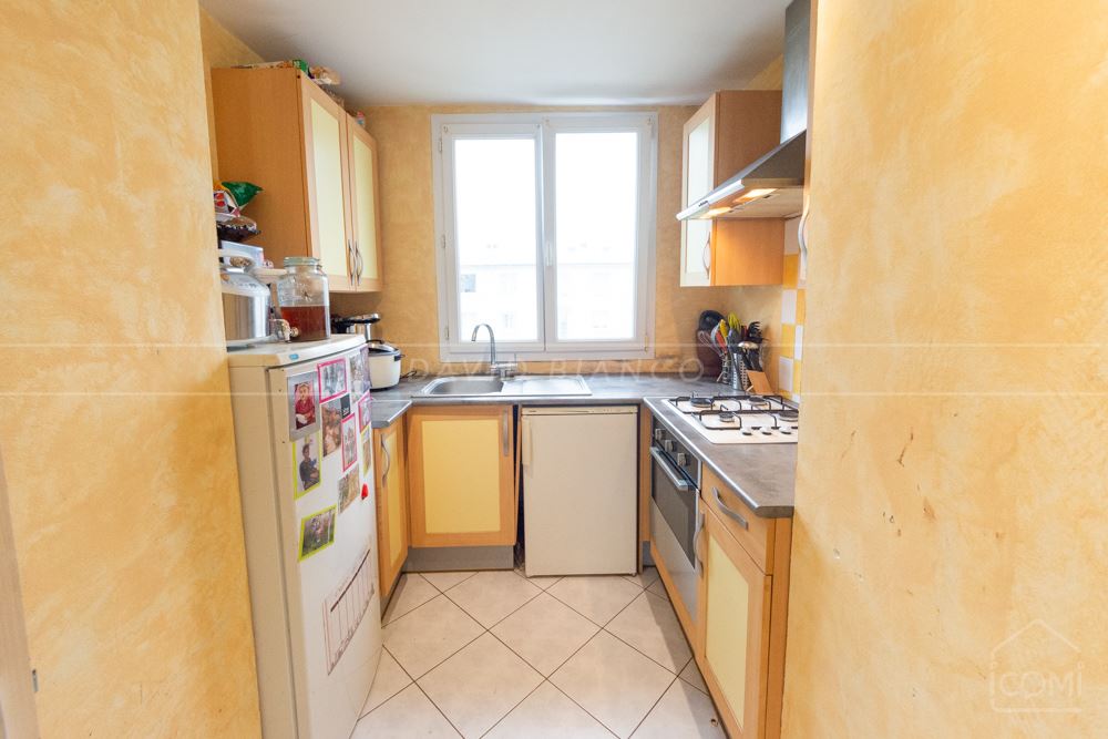 APPARTEMENT DE 1967 T4 DE 61M² AU 2EME ETAGE SUR 4 SUR DALLE BETON AVEC CAVE ET CHAUFFAGE GAZ INDIVIDUEL photo 4