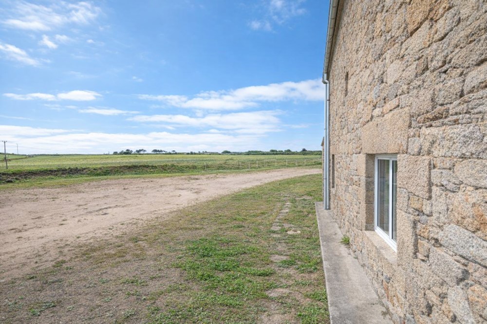 CORPS DE FERME - A RENOVER- PLUS DE 7600 M2 DE TERRAIN- ENTRE TERRE ET MER photo 5