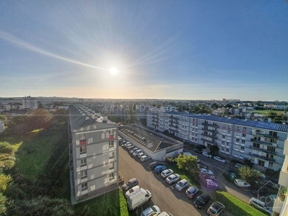 APPARTEMENT T3 - DERNIER ETAGE - LUMINEUX - CALME - VUE DEGAGEE SUD ET OUEST SANS VIS A VIS
