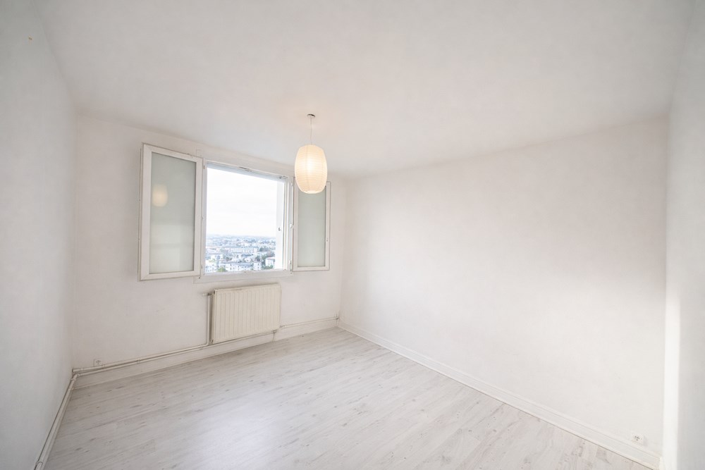 APPARTEMENT T3 - DERNIER ETAGE - LUMINEUX - CALME - VUE DEGAGEE SUD ET OUEST SANS VIS A VIS photo 4