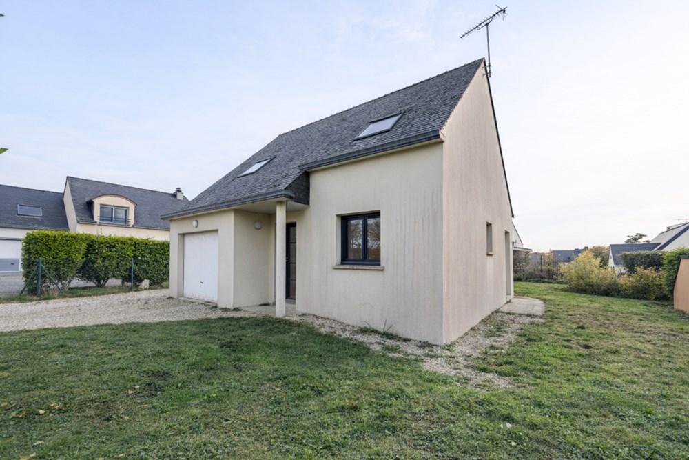 MAISON INDIVIDUELLE DE 2009 T6 DE 112M² SUR 400M² DE TERRAIN AVEC TERRASSE, GARAGE ET NOMBREUX RANGEMENTS