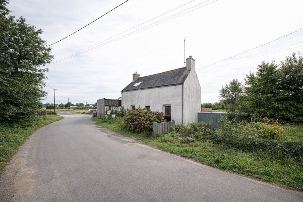MAISON RENOVEE DE 90 M² - TERRAIN 800M² - 2 CHAMBRES - PROCHE CHATEAULIN ET QUIMPER