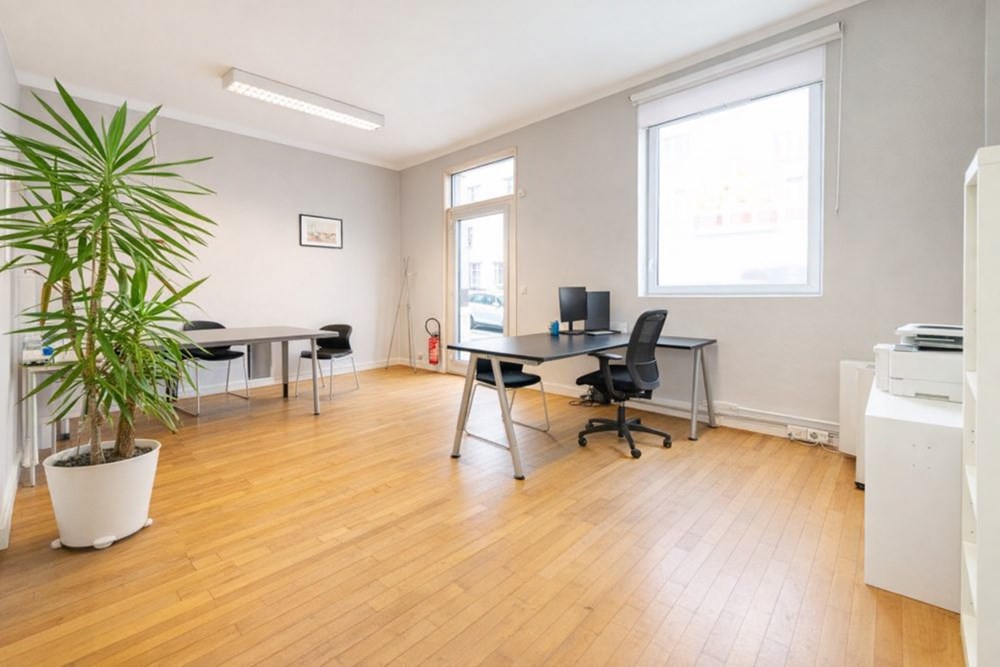 LOCAL COMMERCIAL - HYPER CENTRE - IDEALEMENT PLACE - POSSIBILITE APPARTEMENT photo 3