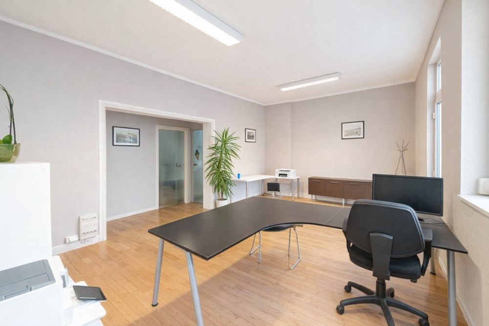 LOCAL COMMERCIAL - HYPER CENTRE - IDEALEMENT PLACE - POSSIBILITE APPARTEMENT photo 2