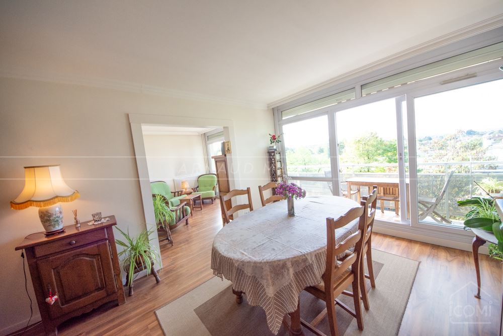 APPARTEMENT T4 - 2 CH - SUPERBE PIECE DE VIE EXPOSEE SUD OUEST AVEC BALCON ET VUE DEGAGEE - ASCENSEUR photo 4