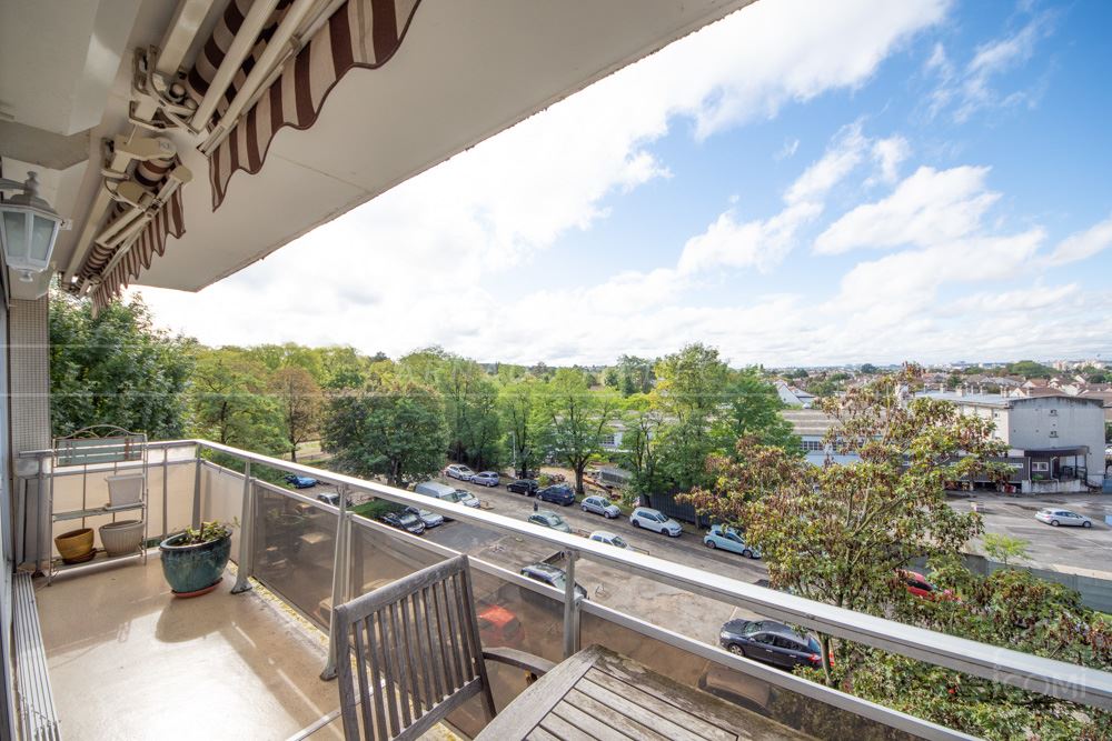APPARTEMENT T4 - 2 CH - SUPERBE PIECE DE VIE EXPOSEE SUD OUEST AVEC BALCON ET VUE DEGAGEE - ASCENSEUR
