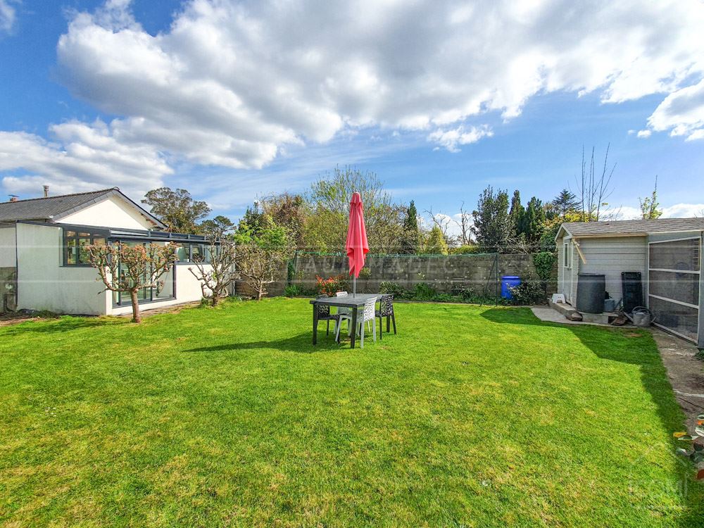 MAISON DIVISEE EN 3 APPARTEMENTS - 1 T3 AVEC JARDIN - 2 STUDIOS - TERRAIN CLOS ARBORE - CALME - CHARME - COUP DE COEUR