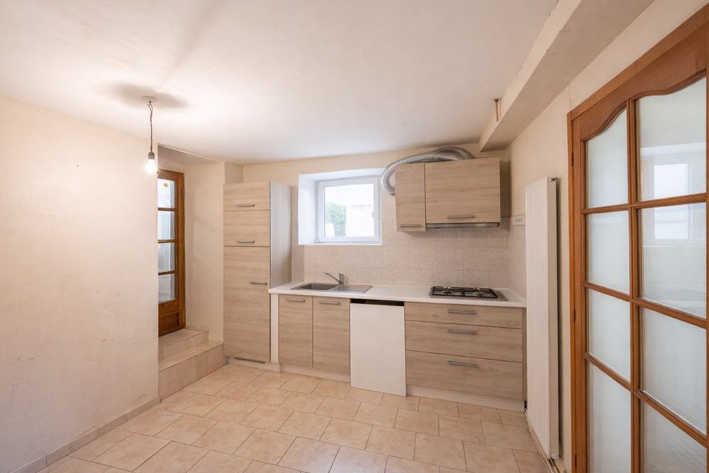 MAISON 115M2 A RENOVER -180M2 DE DEPENDANCES - 10 MIN DES PLAGES - CALME - ENORME POTENTIEL photo 3
