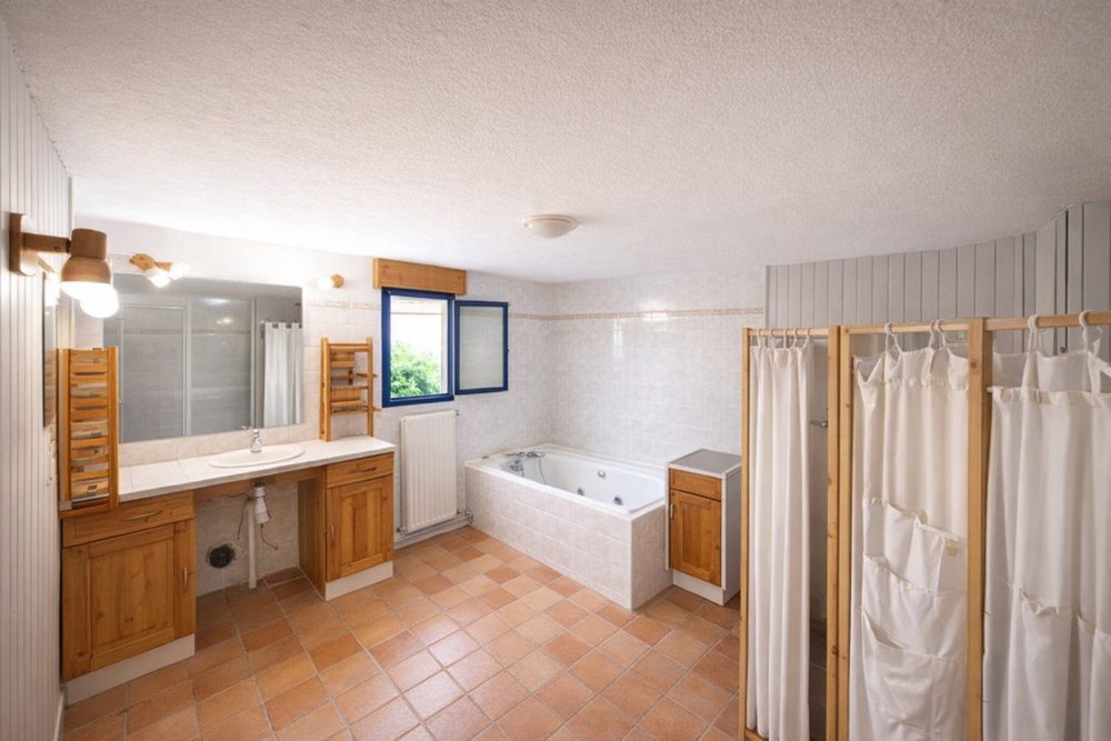 PLOUDALMEZEAU (29830) - MAISON T5 DE 146M² - 4/5 CHAMBRES - TERRAIN DE 610M² - A VOIR ABSOLUMENT photo 5