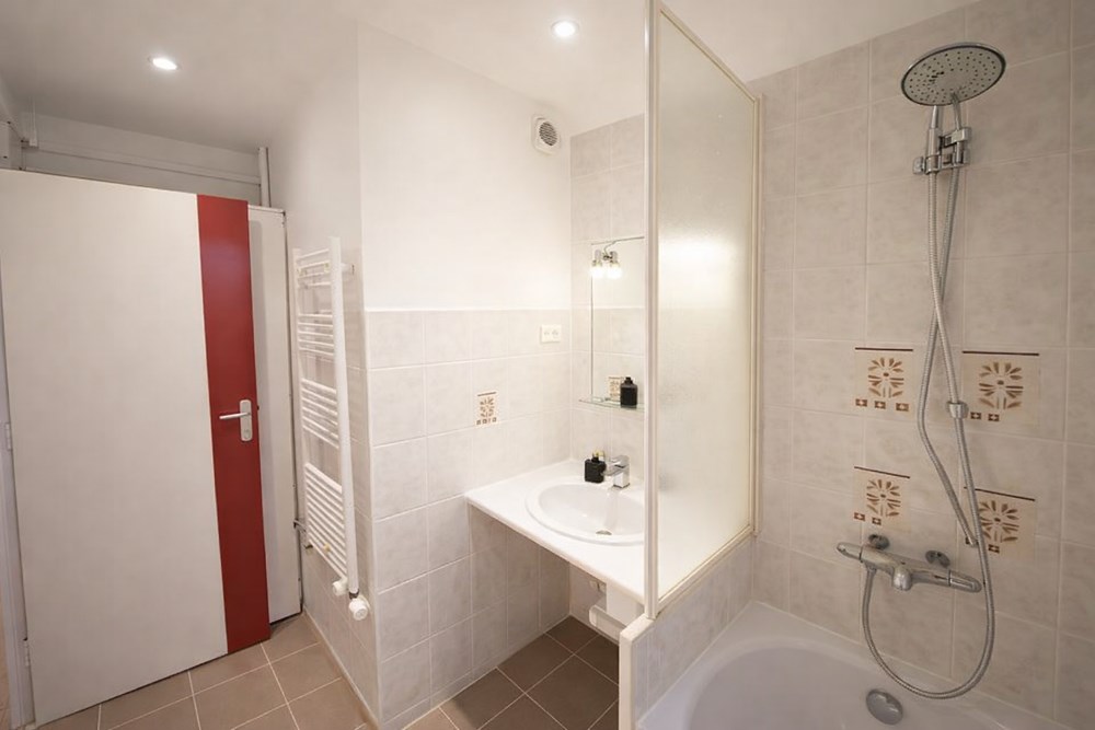 APPARTEMENT T4 - RENOVATION RECENTE - CALME - ESPACE VIE 60 M² - GARAGE POSSIBLE photo 5