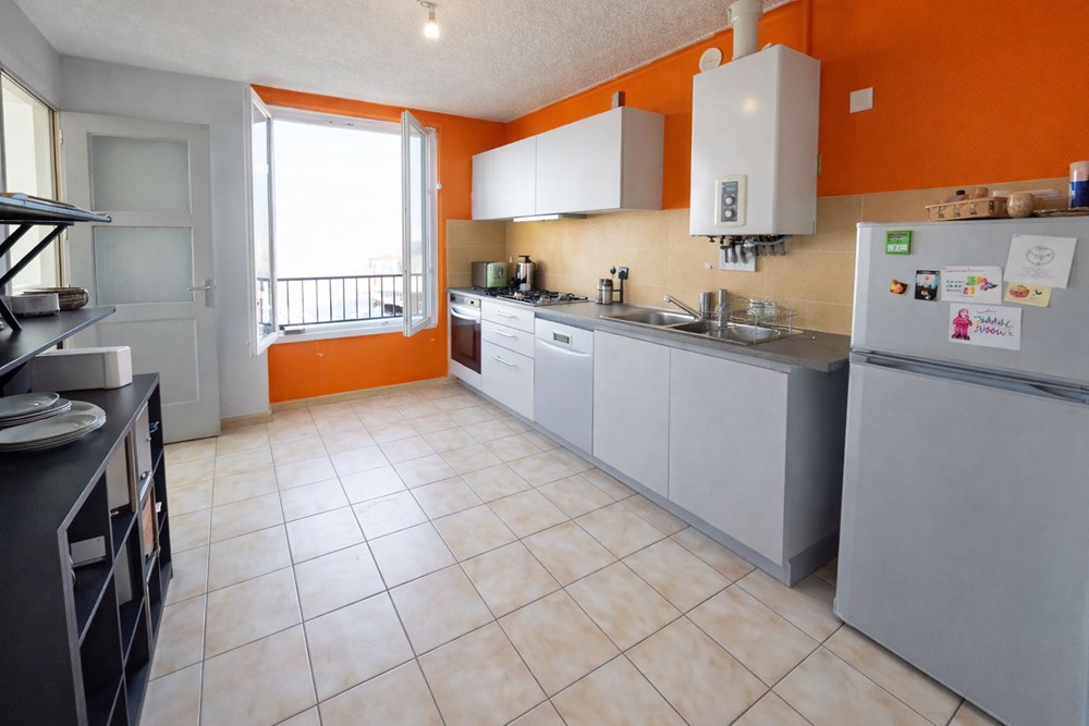 APPARTEMENT T3 70M² VUE DEGAGEE AU 4EME ET DERNIER ETAGE AVEC LOCATAIRE EN PLACE photo 2