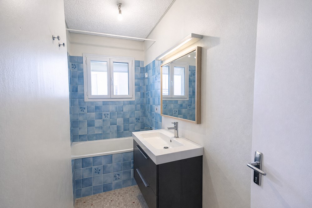 APPARTEMENT T3 70M² VUE DEGAGEE AU 4EME ET DERNIER ETAGE AVEC LOCATAIRE EN PLACE photo 4