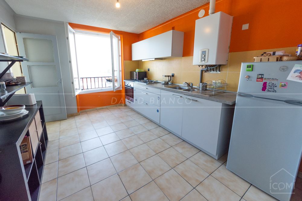 APPARTEMENT T3 70M² VUE DEGAGEE AU 4EME ET DERNIER ETAGE AVEC LOCATAIRE EN PLACE photo 2