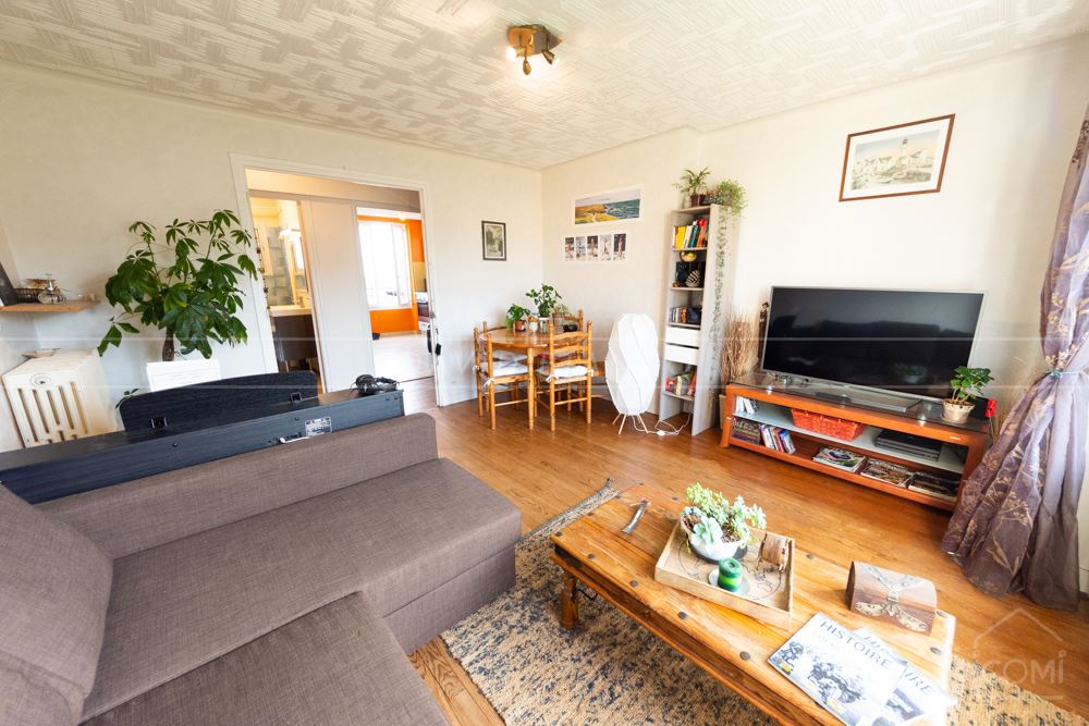APPARTEMENT T3 70M² VUE DEGAGEE AU 4EME ET DERNIER ETAGE AVEC LOCATAIRE EN PLACE photo 3