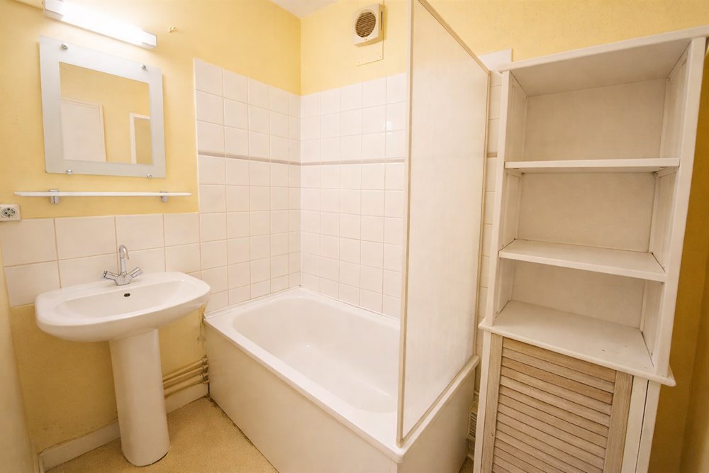 LANDIVISIAU - APPARTEMENT - 64 M2 - 3 PIECES photo 4