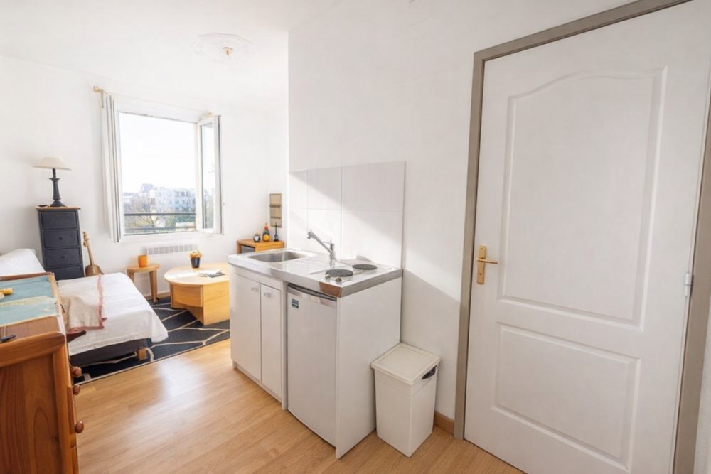 APPARTEMENT T1 BIS 27M² AVEC LOCATAIRE EN PLACE, CAVE ET PETITE VUE MER photo 2