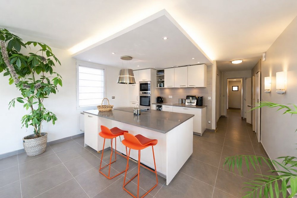 APPARTEMENT T4 85M² DERNIER ETAGE VUE MER AVEC GRANDE TERRASSE ET PARKING PRIVEE DANS UN IMMEUBLE NEUF photo 2