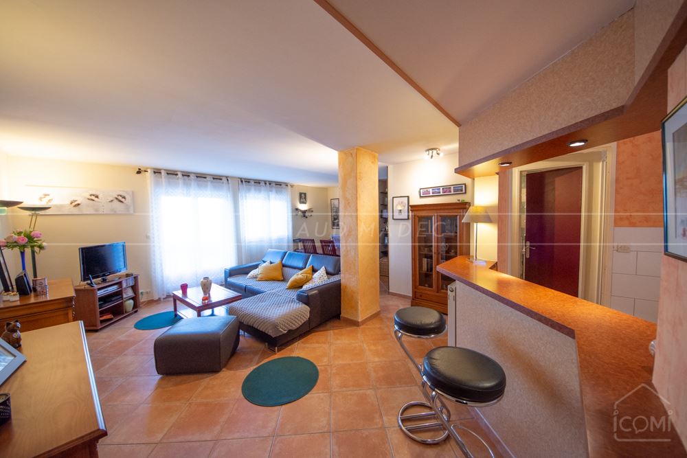 APPARTEMENT T3 - EXCEPTIONNELLE PIECE DE VIE DE +40M² - CALME - LUMINEUX - PROCHE CENTRE VILLE photo 2