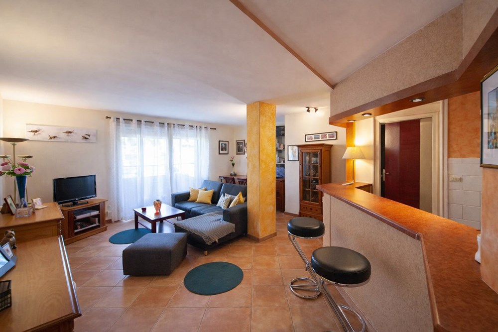 APPARTEMENT T3 - EXCEPTIONNELLE PIECE DE VIE DE +40M² - CALME - LUMINEUX - PROCHE CENTRE VILLE photo 2