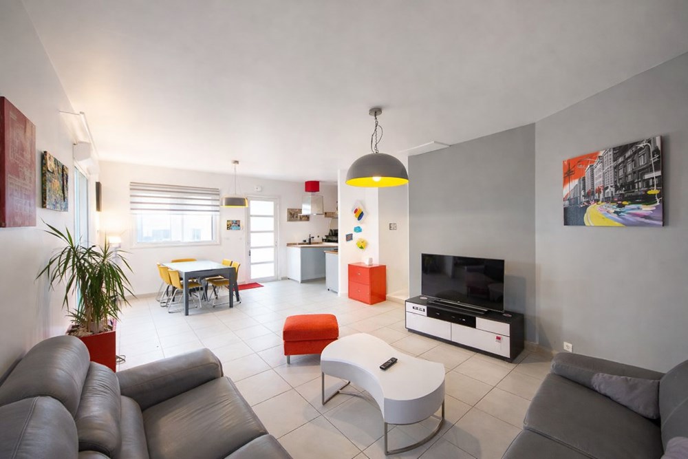 MAISON CONTEMPORAINE T4 DE 2015 - 2 CHAMBRES (3 POSSIBLE) - PIECE DE VIE DE +40M² - TERRAIN 350 M² - SOUS GARANTIE DECENNALE photo 4