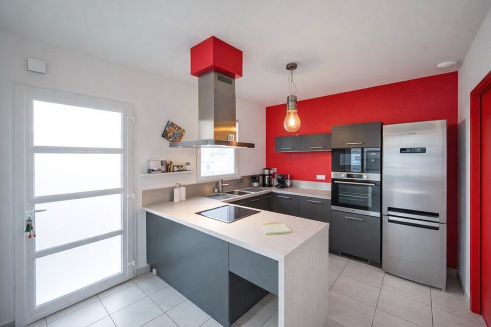 MAISON CONTEMPORAINE T4 DE 2015 - 2 CHAMBRES (3 POSSIBLE) - PIECE DE VIE DE +40M² - TERRAIN 350 M² - SOUS GARANTIE DECENNALE photo 3