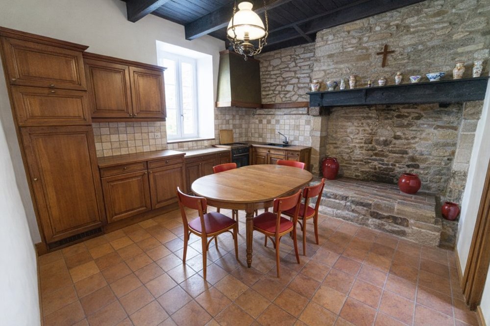 MAISON DE CARACTERE T5 130M² FORT POTENTIEL À RÉNOVER AVEC 5 DÉPENDANCES, 1 ÉTABLE, 1 GARAGE ET 1 HANGAR SUR 3650M² DE TERRAIN photo 3