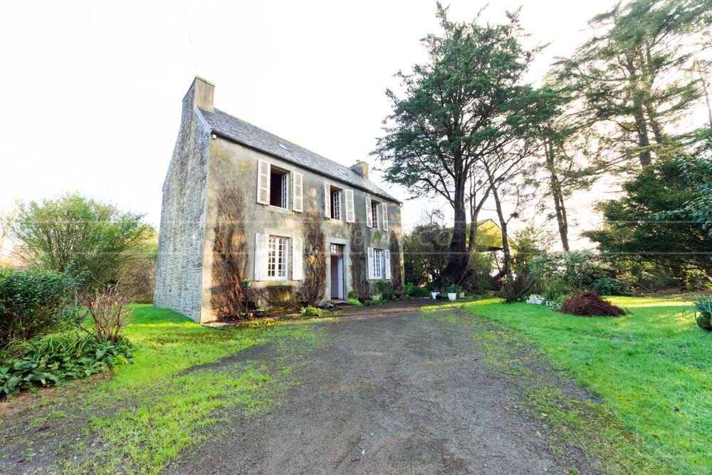 MAISON DE CARACTERE T5 130M² FORT POTENTIEL À RÉNOVER AVEC 5 DÉPENDANCES, 1 ÉTABLE, 1 GARAGE ET 1 HANGAR SUR 3650M² DE TERRAIN