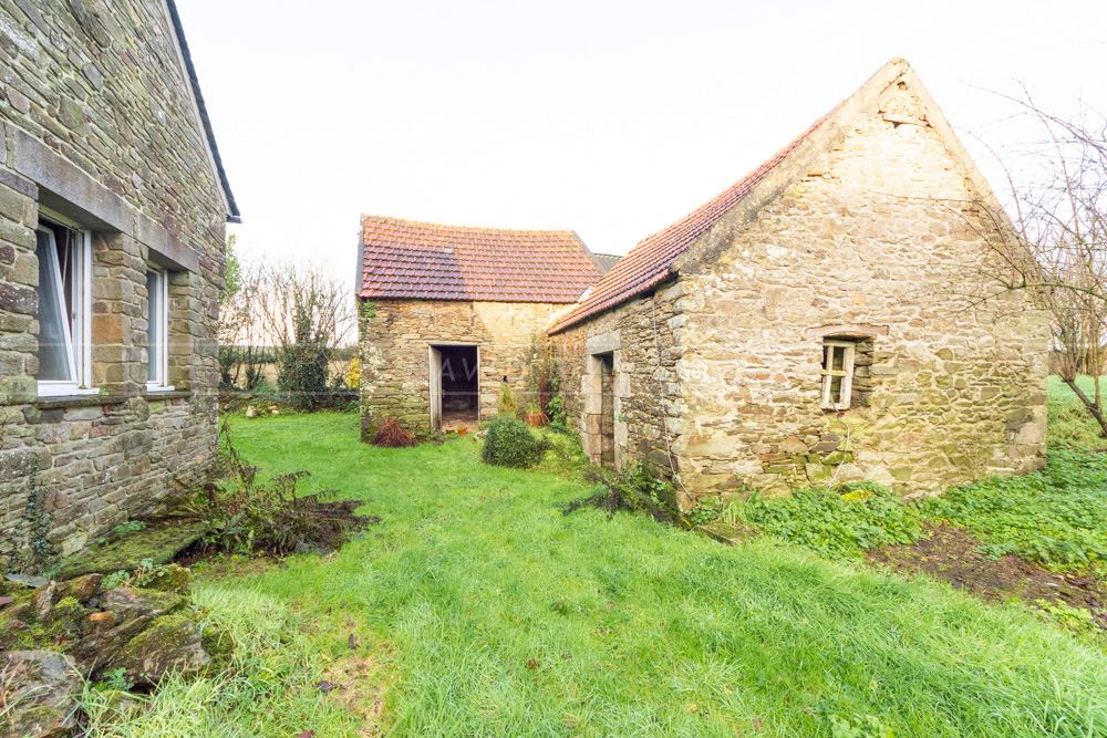 MAISON DE CARACTERE T5 130M² FORT POTENTIEL À RÉNOVER AVEC 5 DÉPENDANCES, 1 ÉTABLE, 1 GARAGE ET 1 HANGAR SUR 3650M² DE TERRAIN photo 5