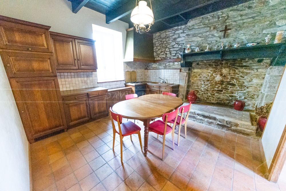 MAISON DE CARACTERE T5 130M² FORT POTENTIEL À RÉNOVER AVEC 5 DÉPENDANCES, 1 ÉTABLE, 1 GARAGE ET 1 HANGAR SUR 3650M² DE TERRAIN photo 2