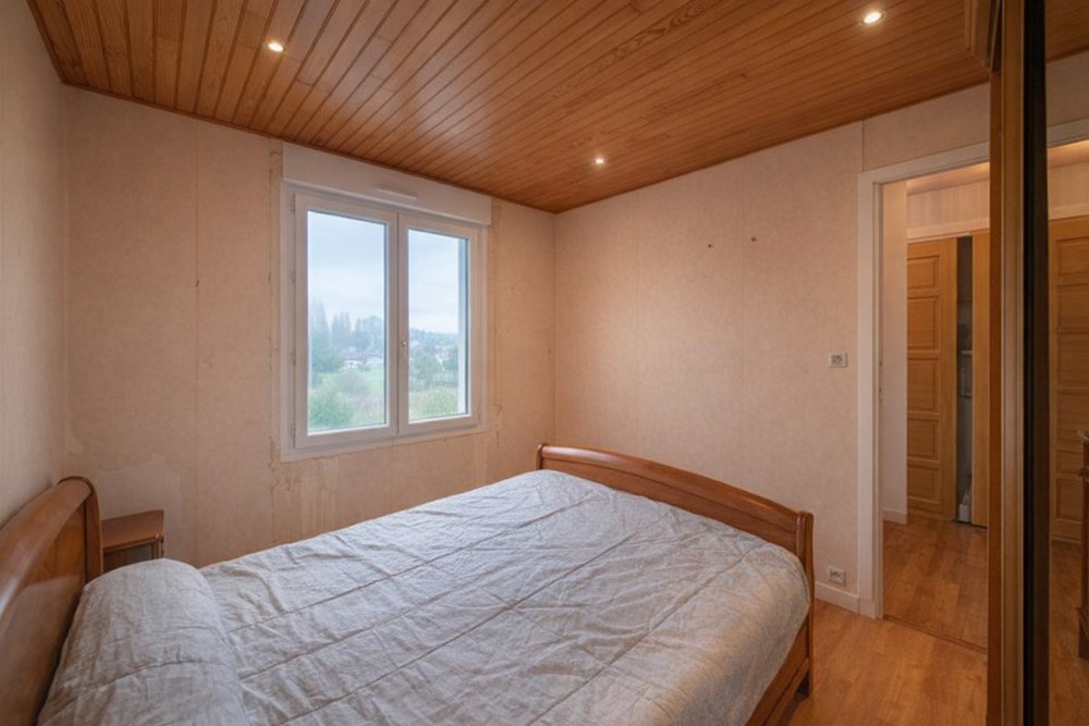 MAISON - 80 M² - 3 CHAMBRES - A RENOVER - POTENTIEL ENORME - GARAGE - TOITURE RECENTE photo 4