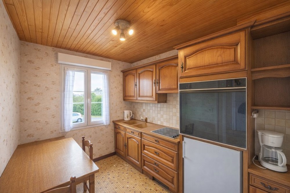MAISON - 80 M² - 3 CHAMBRES - A RENOVER - POTENTIEL ENORME - GARAGE - TOITURE RECENTE photo 3